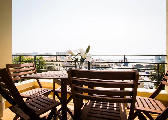 Holidays2Malaga Terraza & Junto Puerto Deportivo